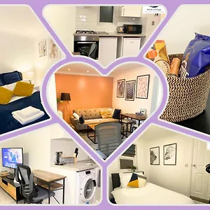 https://cosy-quiet-modern-flat-with-luxury-feel-free-parking.brighton-hotels-england.com